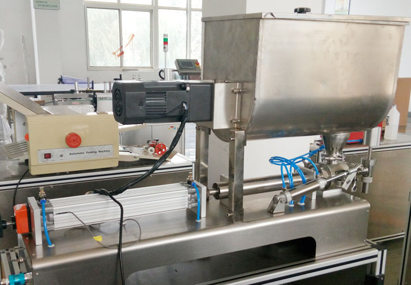 半自動(dòng)辣椒醬灌裝機(jī)細(xì)節(jié)圖